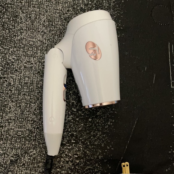 T3 folding hair dryer / blow dryer tested!!! - Picture 8 of 8